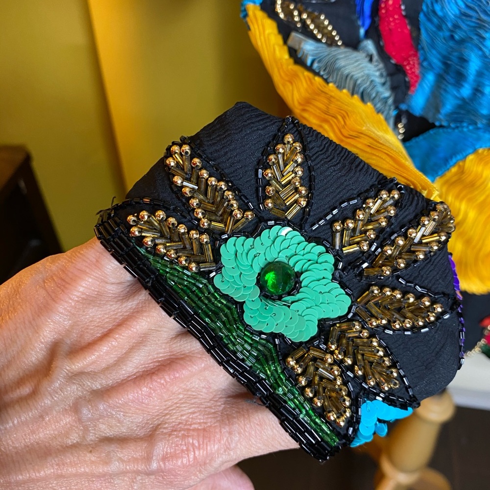Multicolor ribbon handmade design and sequins si beautifully made - Picture 5 of 9